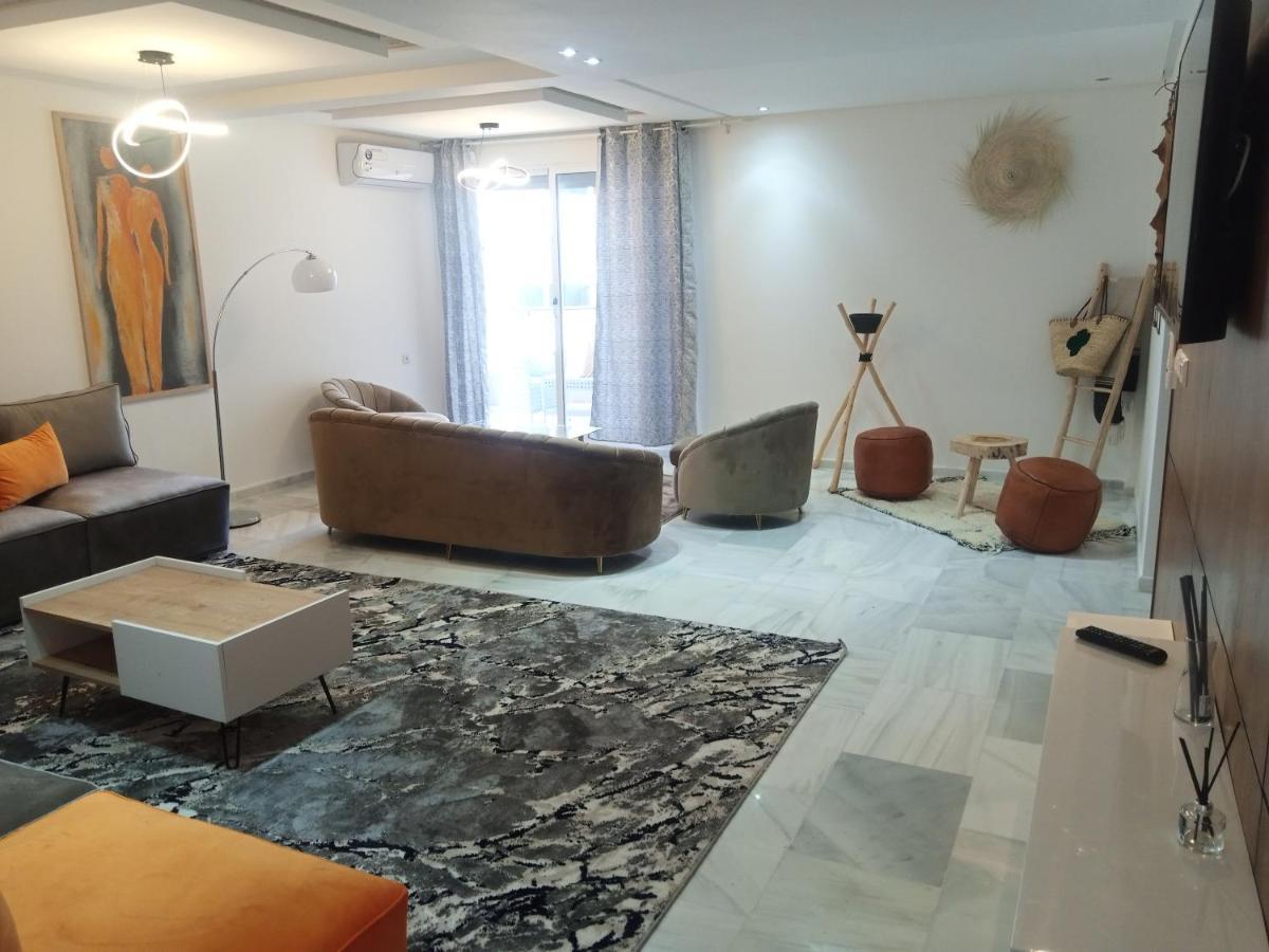 Nouvel Climatise Apartment